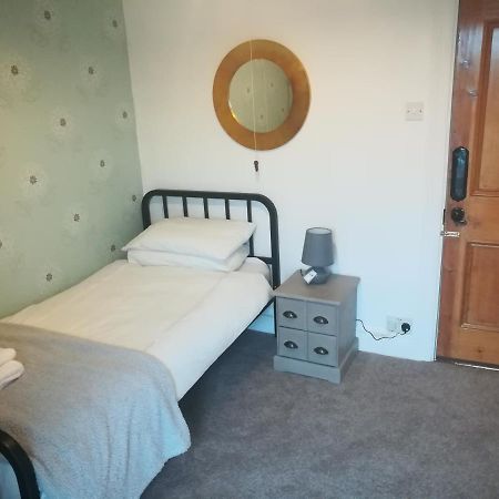 Y Garreg Wen Bed & Breakfast Llanybydder Exterior photo