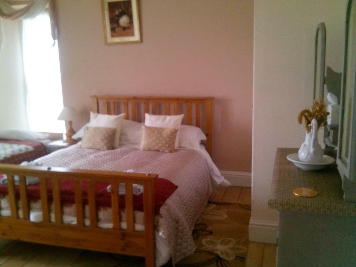 Y Garreg Wen Bed & Breakfast Llanybydder Exterior photo