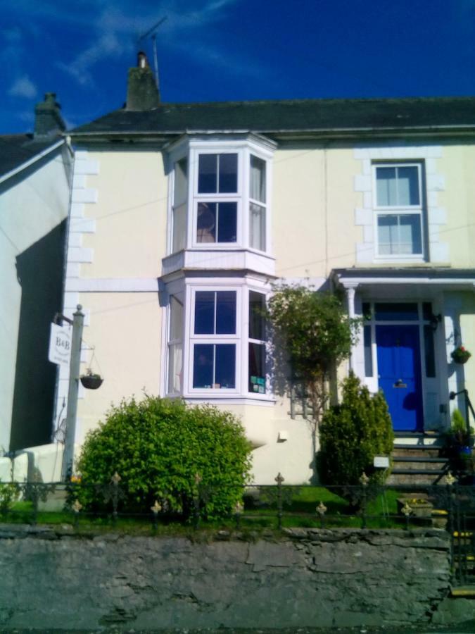 Y Garreg Wen Bed & Breakfast Llanybydder Exterior photo