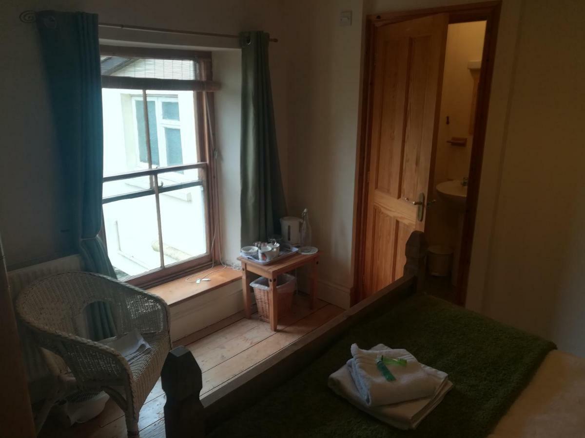 Y Garreg Wen Bed & Breakfast Llanybydder Exterior photo